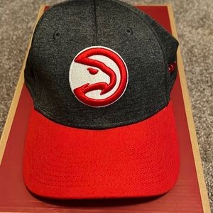Used good condition Atlanta Hawks flex fit hat.